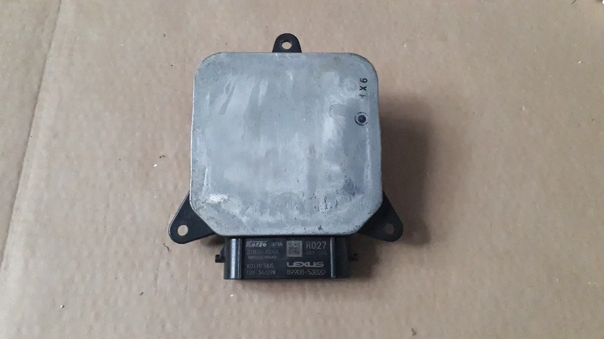 Technical illustration of the Headlight Control Module 89908-53020