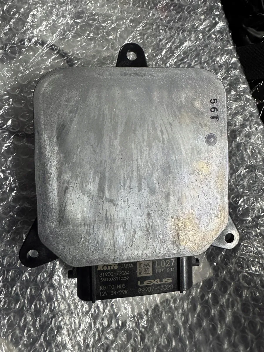 Technical illustration of the Headlight Control Module 89907-53020